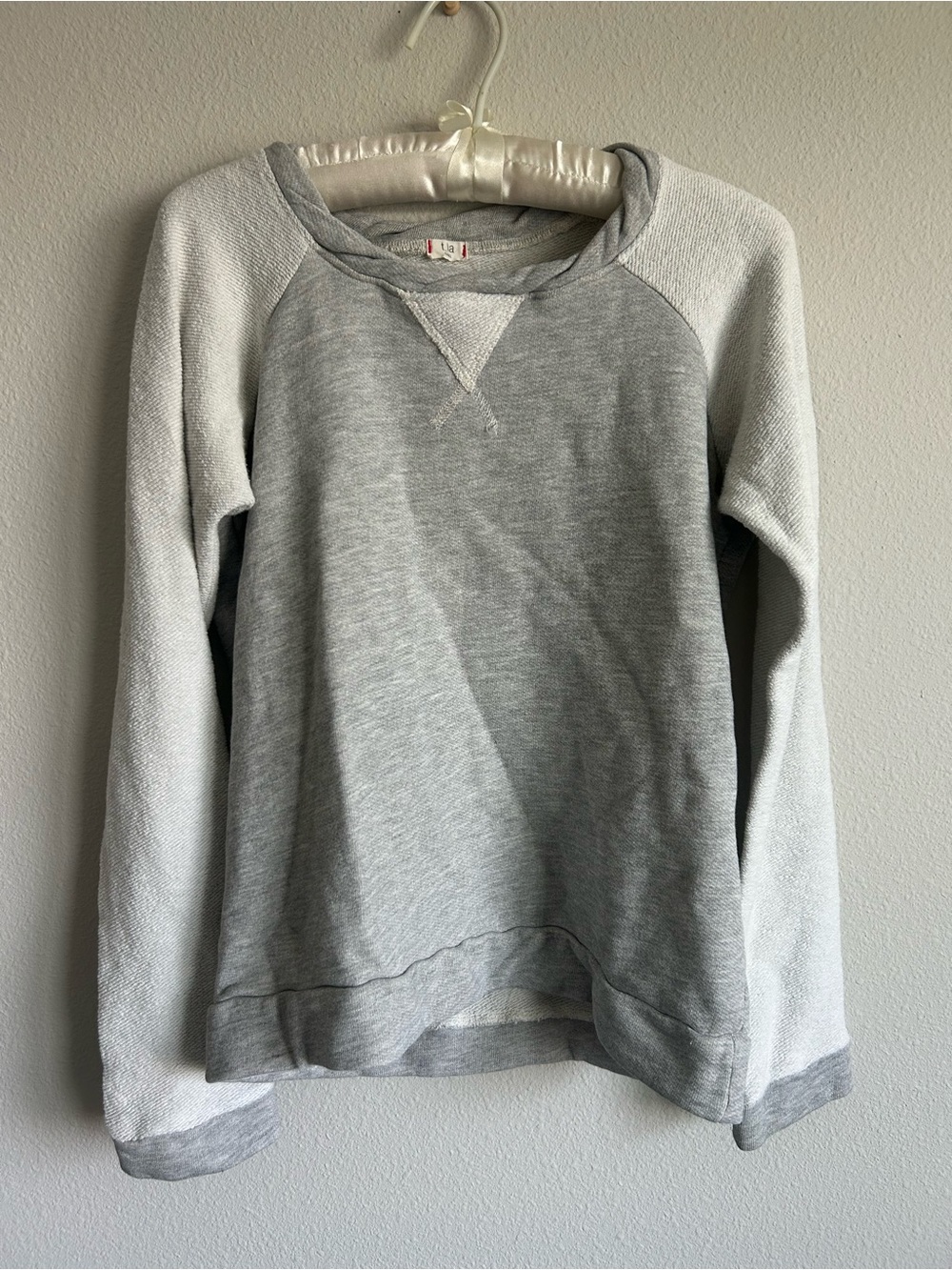T.La By Anthropologie Two Tone Light Gray Crewneck Sweatshirt
